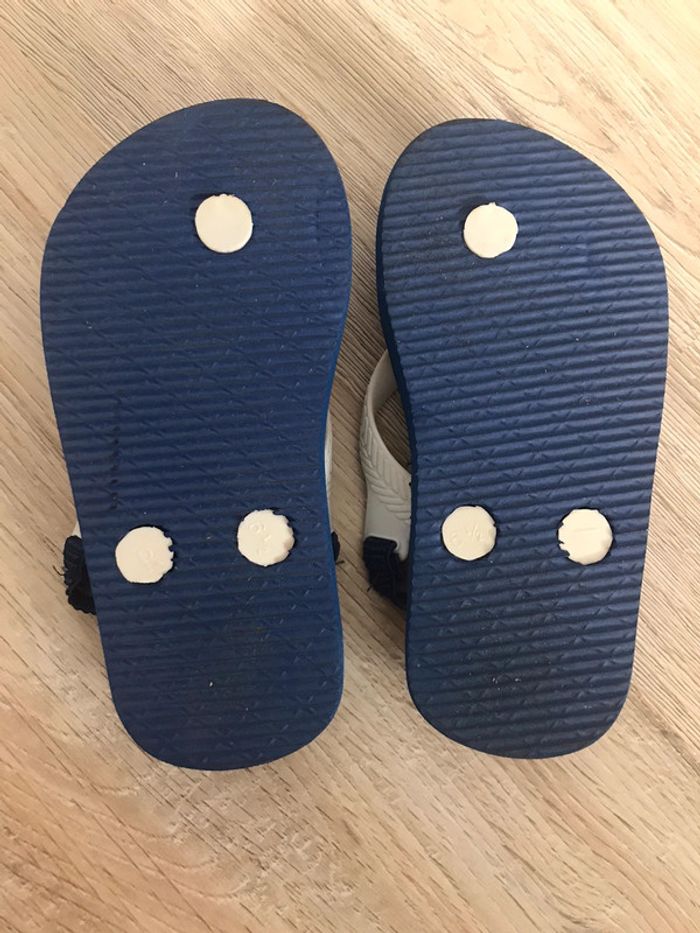 Tongs taille 24/25 - photo numéro 4