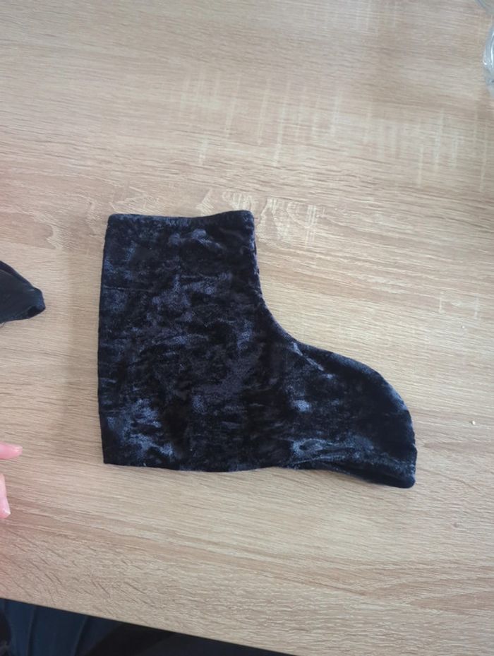 Paire de protège patins pour tenue rouge et noire - photo numéro 5