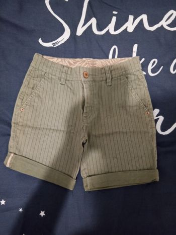 Short kaki a rayures _ 9 ans