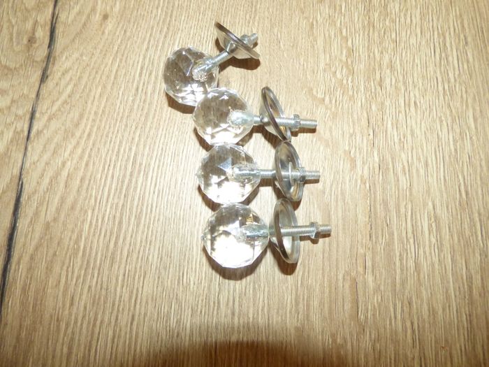 4 boutons de meuble