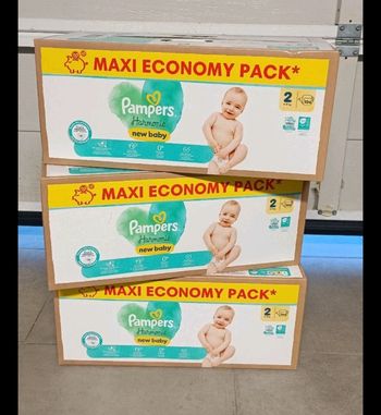 312 couches Pampers taille 2 harmonie. 3 cartons neufs 