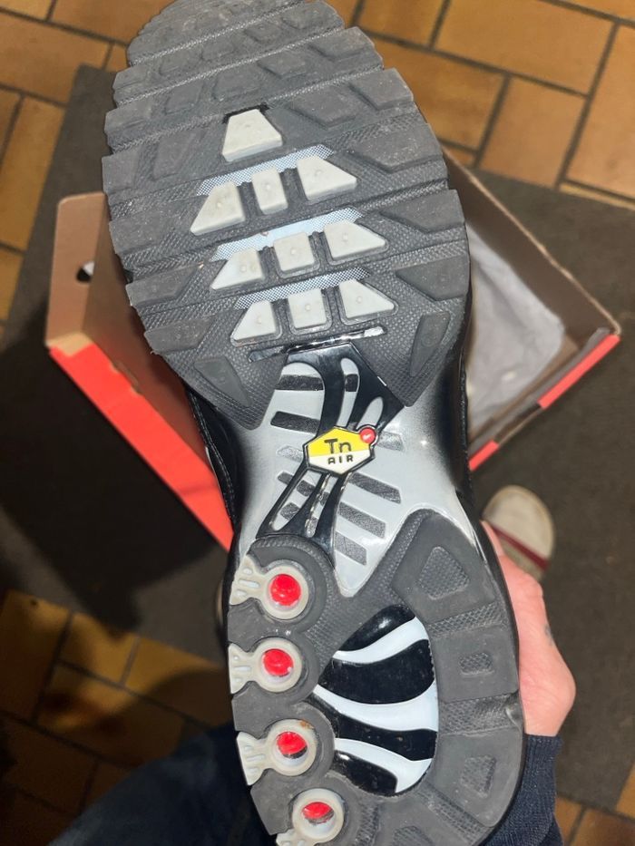 Nike TN noire et blanche style « araignée » - photo numéro 6