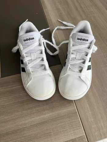 Basket adidas lacet garçon 31