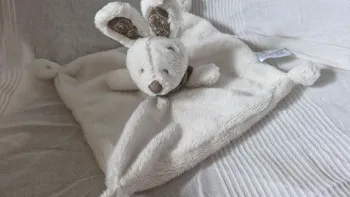Doudou plat  lapin blanc simba