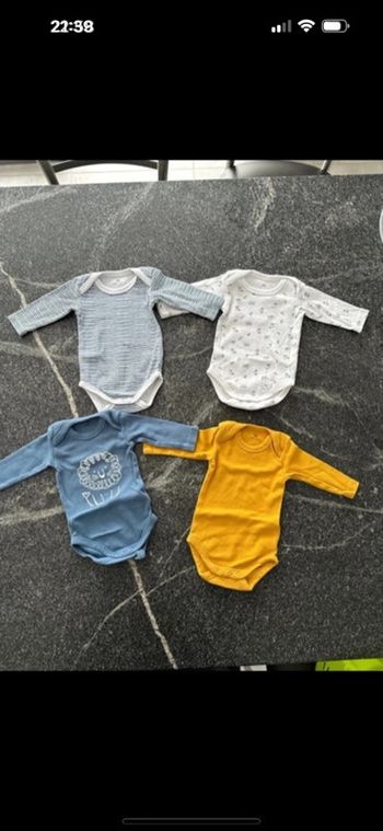 Lot de 4 bodies à manches longues Laredoute bon état