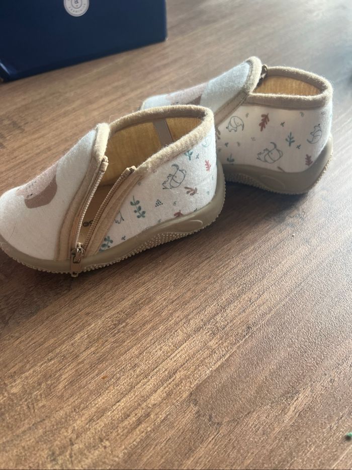 Chausson bébé pointure 19 - photo numéro 2