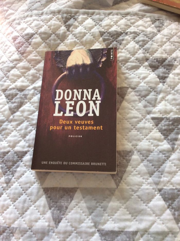 #deux veuves pour un testament Donna Léon - photo numéro 2