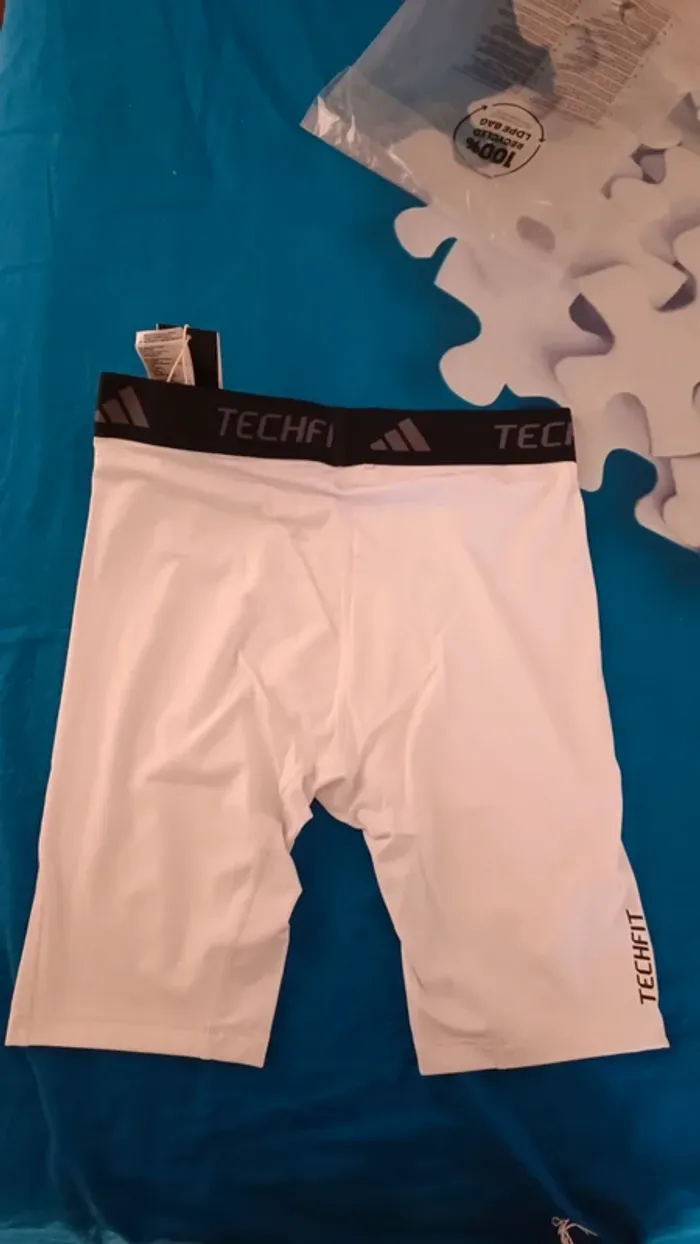 Shorts Techfit Adidas bianchi - photo numéro 2