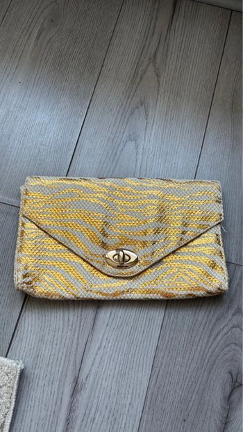 Pochette BnK dorée et blanc en bon état