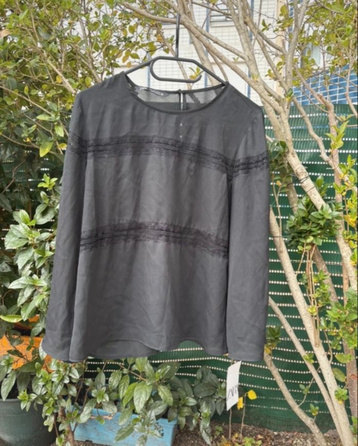 Joli chemisier Zara neuf - photo numéro 2