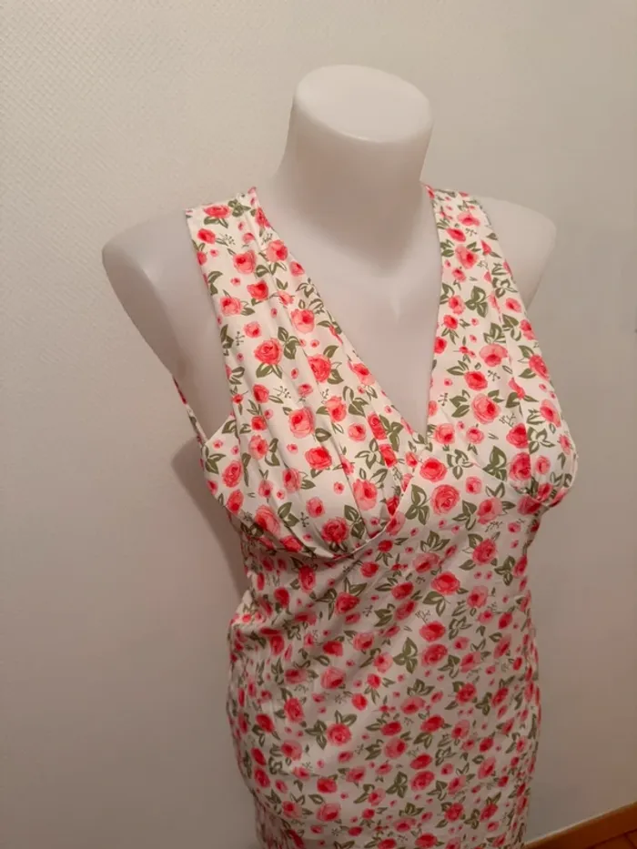 Robe d’été neuve dos nue à fleur taille S yeanzi jun - photo numéro 2