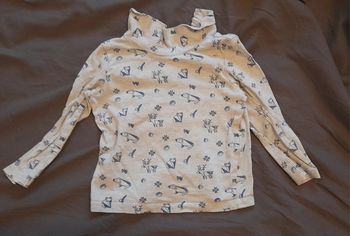 T-shirt manches longues sous pull col roulé