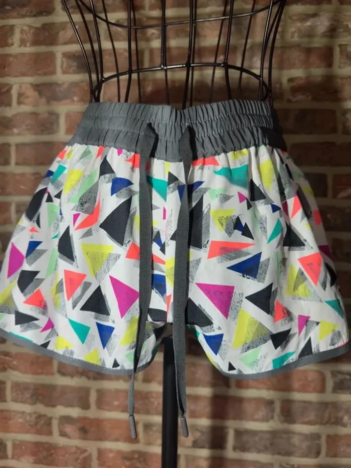 Short blanc à motifs triangle multicolores Undiz XS - photo numéro 3