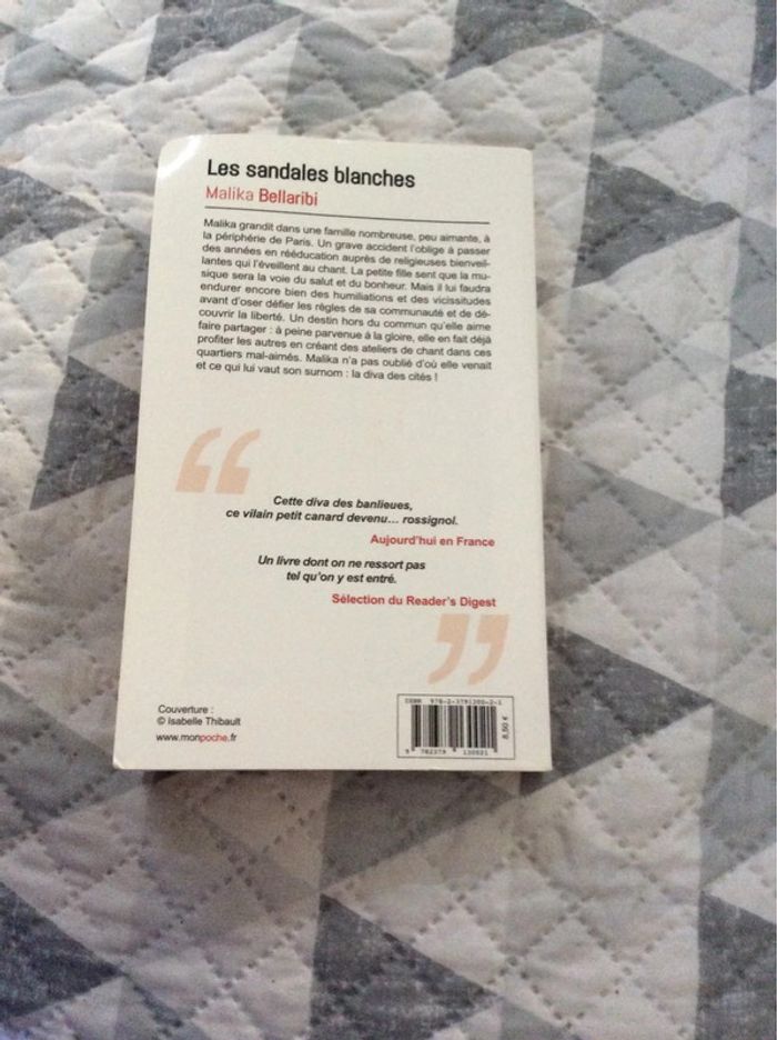 # les sandales blanches Malika Bellaribi - photo numéro 4