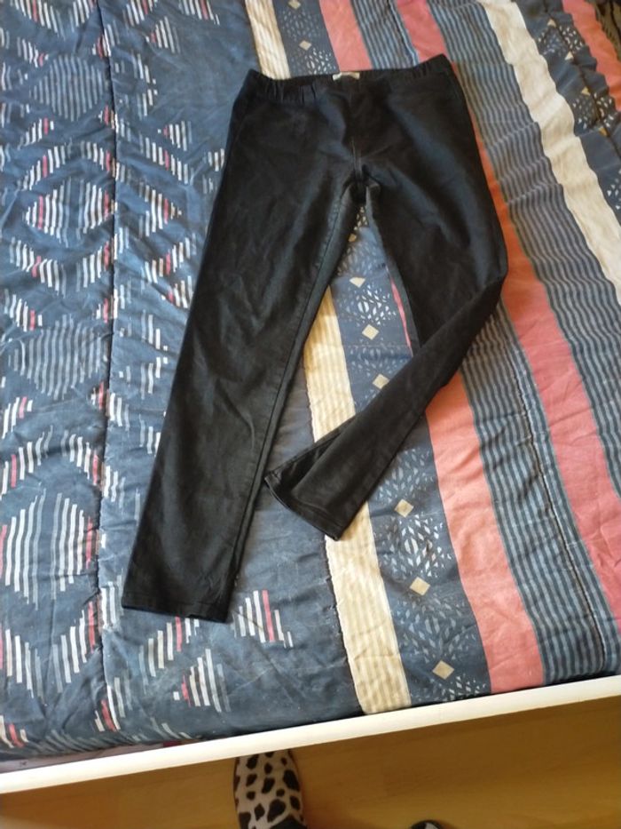 Joli legging noir et bon état - photo numéro 3