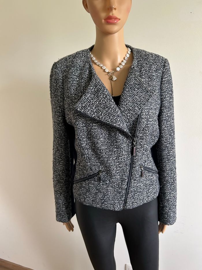 Veste bleue marine et chamarrée S.Oliver taille 42 bon état - photo numéro 3