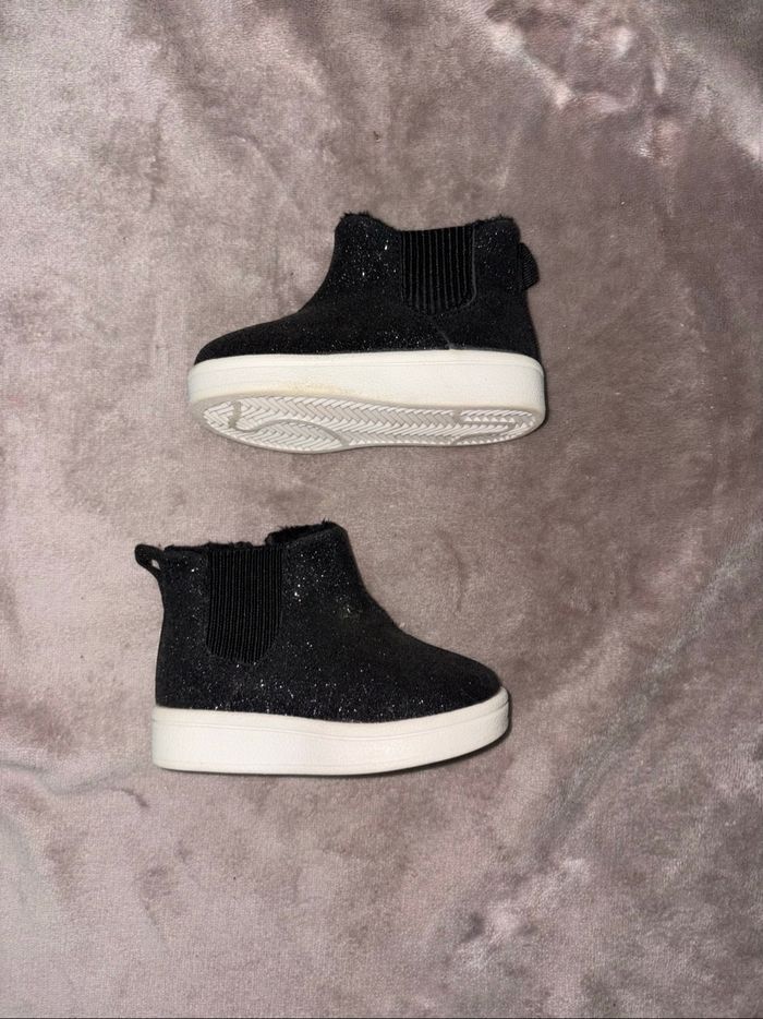 Bottines à paillettes noir taille 19 TEX baby en très bon état.