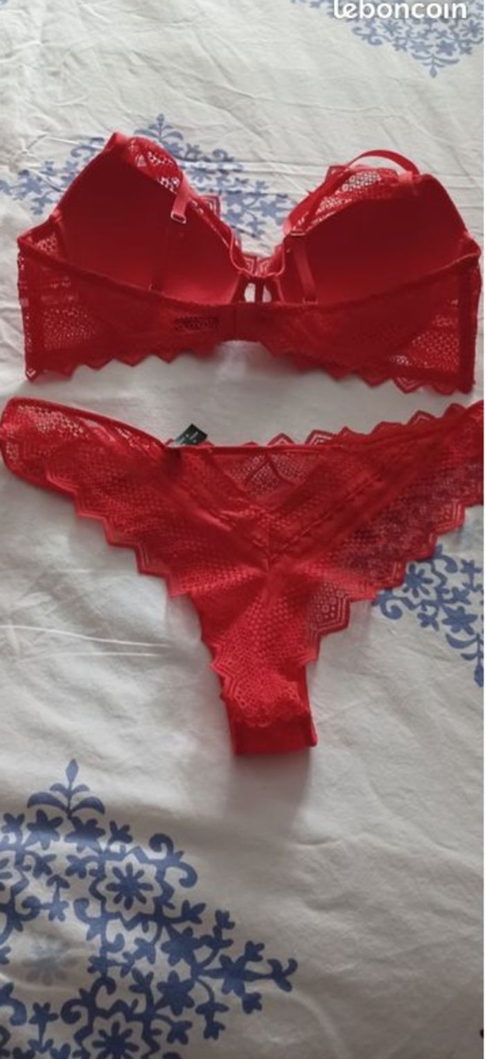 Très joli ensemble lingerie femme haut  95C Bas M - photo numéro 5