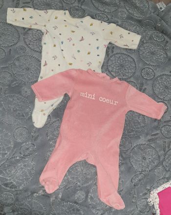 9 pyjamas  bonne état