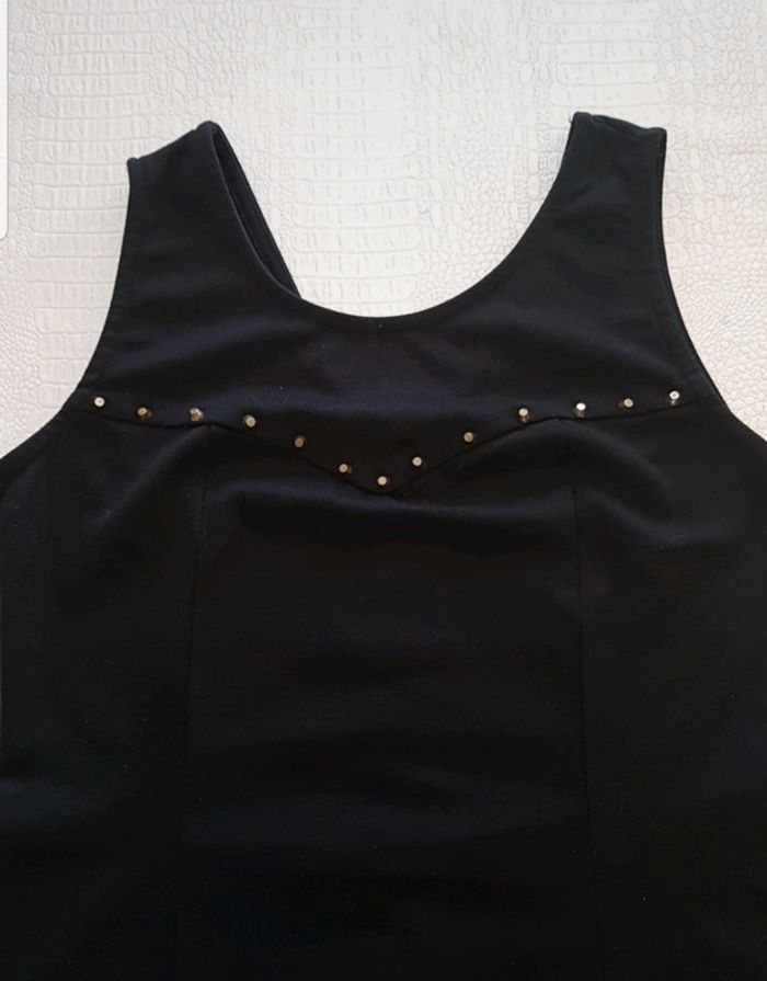 Robe noire avec petits clous en détail - photo numéro 2