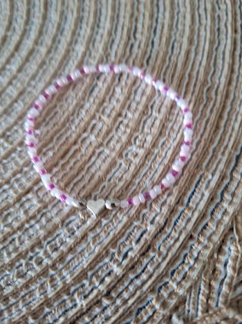 Bracelet en perles roses avec cœur