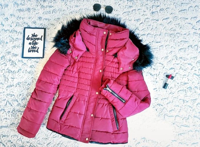 Blouson bordeaux avec capuche à fourrure noire- T.XS ou T.34 🖤