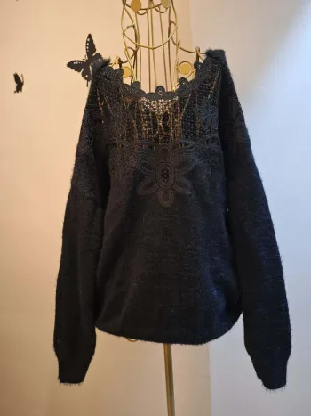Pull noir & dentelle