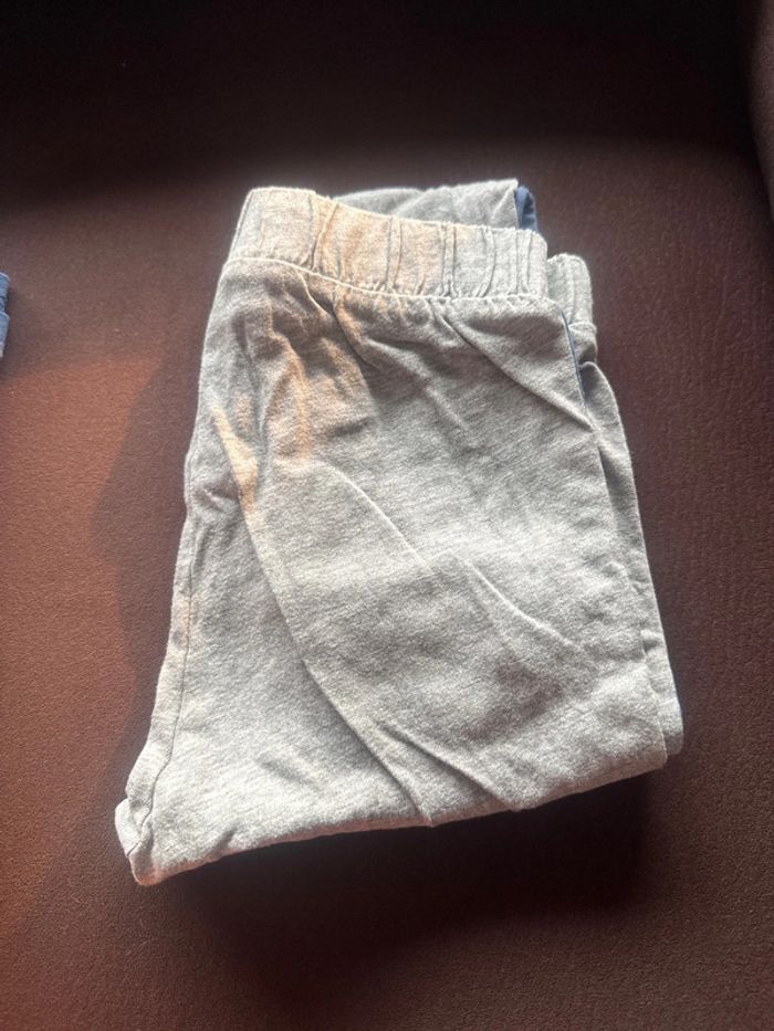 Lot de 2 pyjamas garçon 5 ans. - photo numéro 2