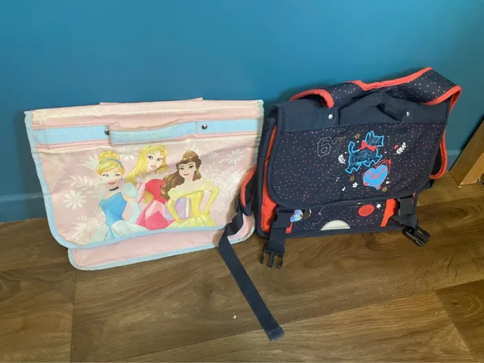 🎒 Lot de 2 cartables fille – bon état 🎒