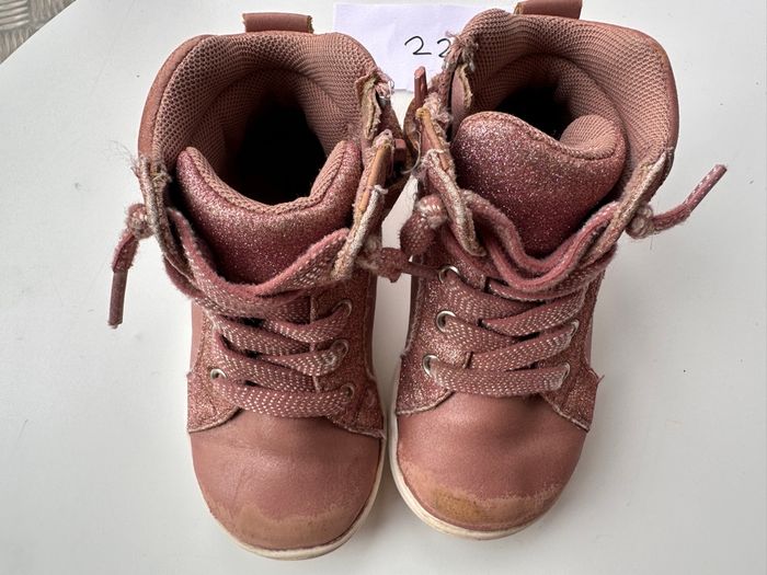 Lot de chaussures taille 19 à 22 - Puma, Minnie et autre - photo numéro 5