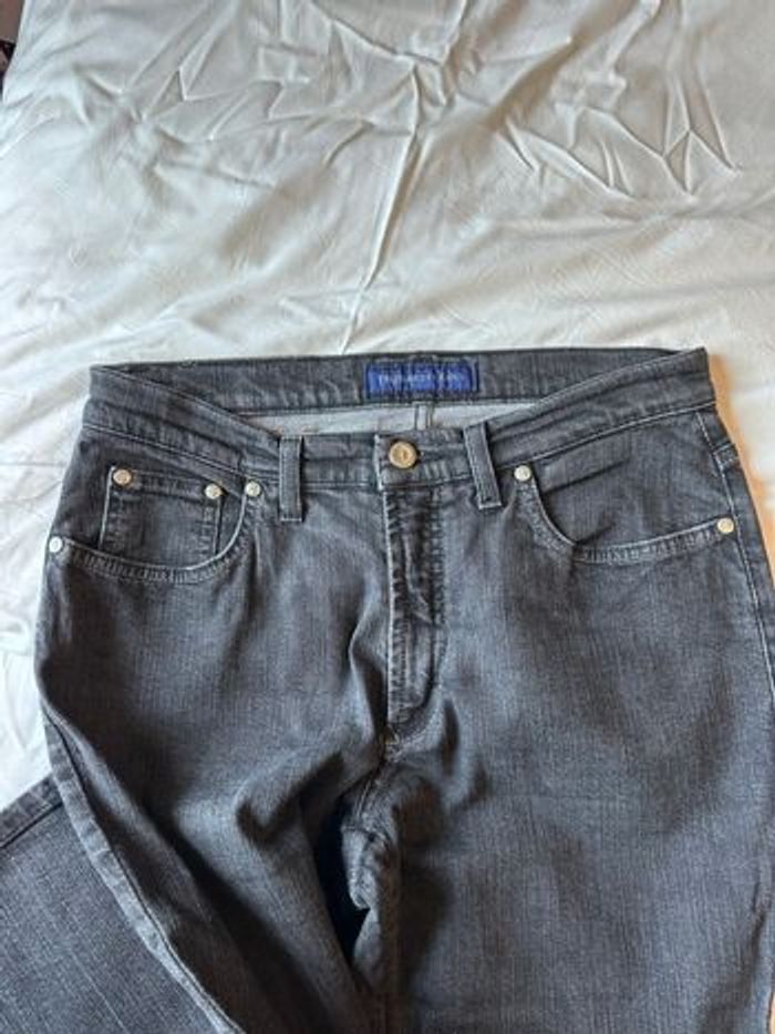 Jean femme Trussardi taille 40 très bon état gros / noir avec strass sur les poches arrières - photo numéro 2