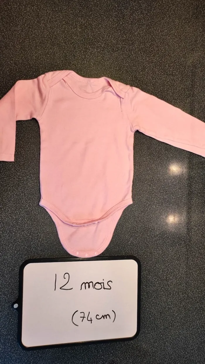 lot de 3 bodies taille 12 mois - photo numéro 4