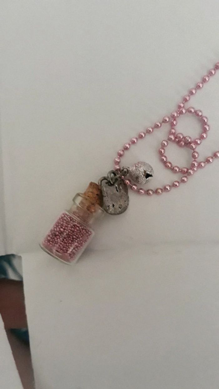 Sautoir fiole hello kitty