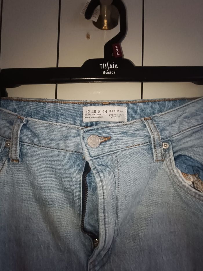 Lot comprenant 
- une jupe noir de marque Gérard Pasquier en taille 40, 
- un pantalon cargos marron crème de marque Primark Care en taille 40 - un jeans bleu clair de marque Primark Care en taille 40 - photo numéro 9