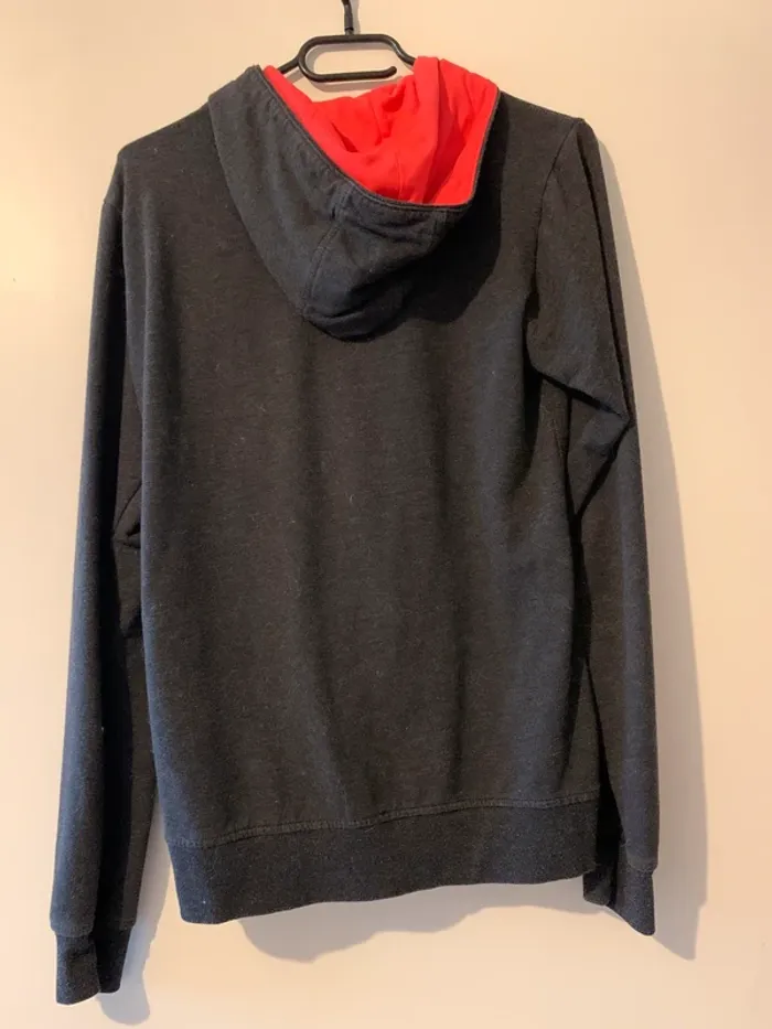 🩶 Sweat zippé gris à capuche - photo numéro 4