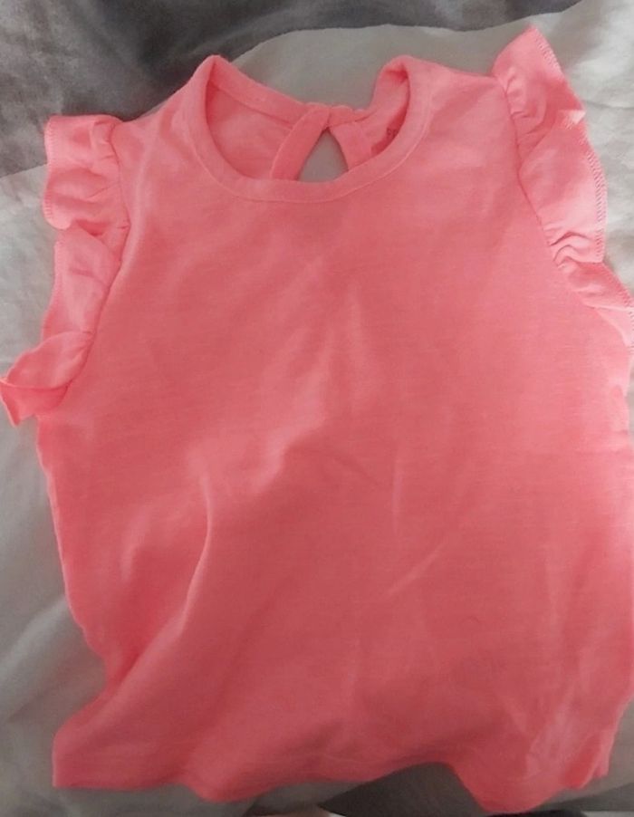 Tshirt taille 0/3mois primark 62cm