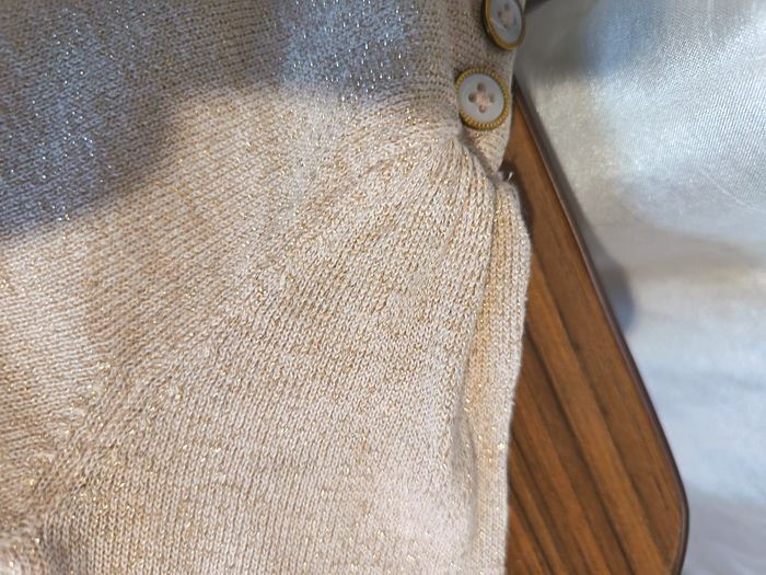 pull doré brillant de Kiabi 18 mois *Spécial FETE* ref 555 S1 - photo numéro 3