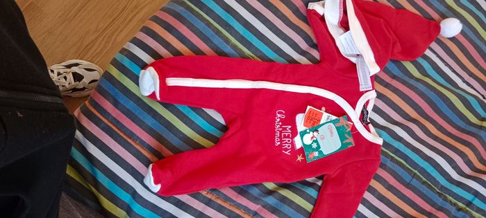 Pyjama Noël neuf 1 mois - photo numéro 2