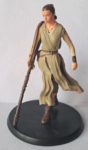 Figurine Star Wars Disney Rey (légère casse)