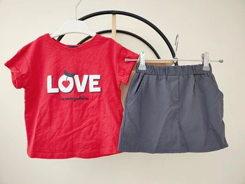 4 ans ensemble été teeshirt Okaïdi et jupe kiabi