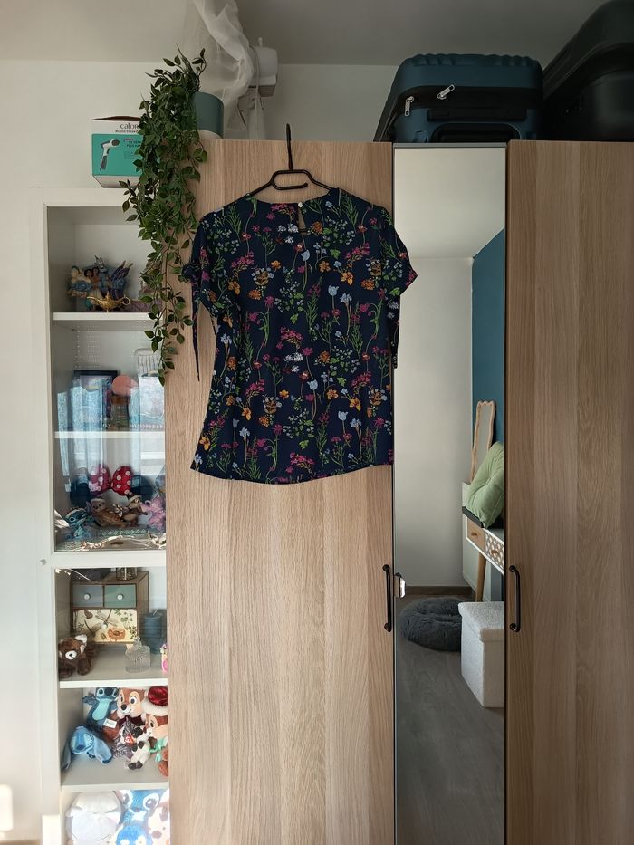 Blouse bleu marine fleuri Damart - Taille S 36 - photo numéro 4
