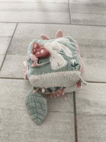 Cube sensorielles pour bébé