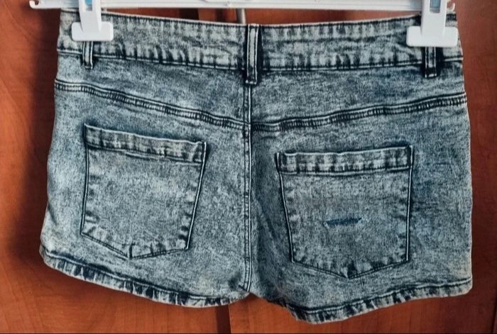 Short en jeans effet délavé (effet vieilli)et troué taille 40 - photo numéro 5