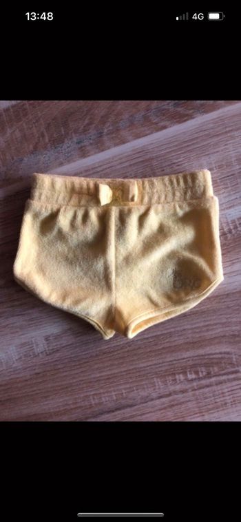 Short orchestra jaune