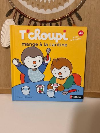 Tchoupi mange à la cantine 