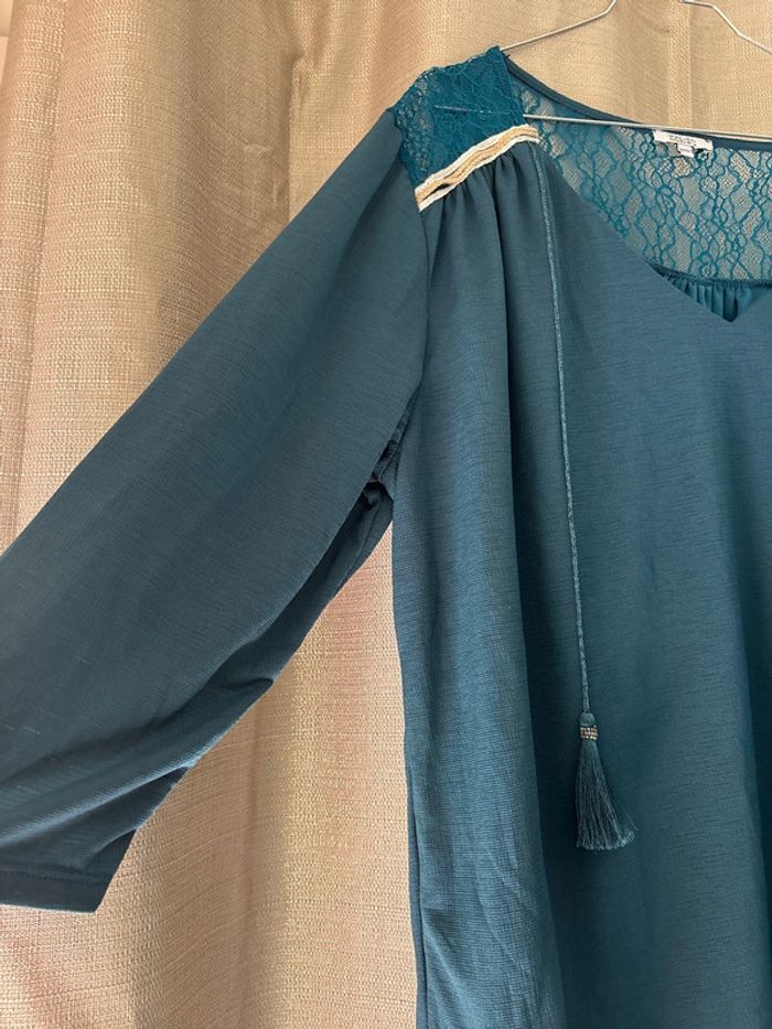 En bleu turquoise avec col en V. Taille 50/52. - photo numéro 2