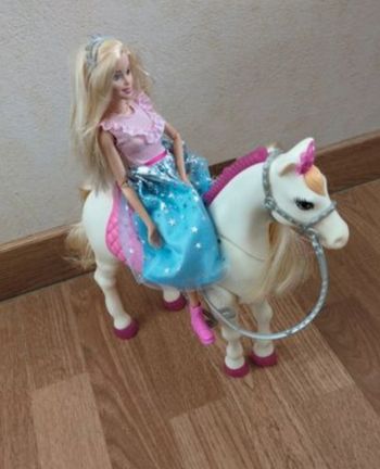 Poupée Barbie et son cheval