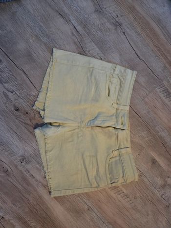 Short en jean jaune