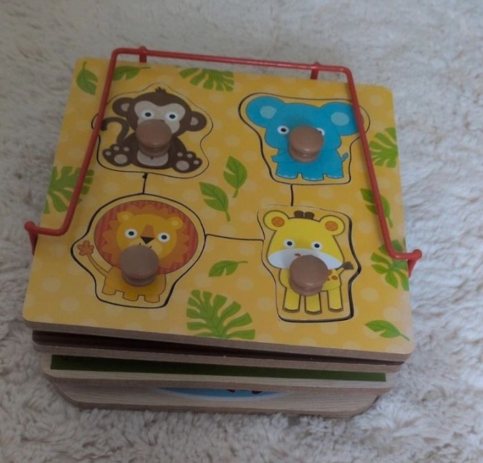 Ensemble de 4 puzzles en bois + support - photo numéro 2