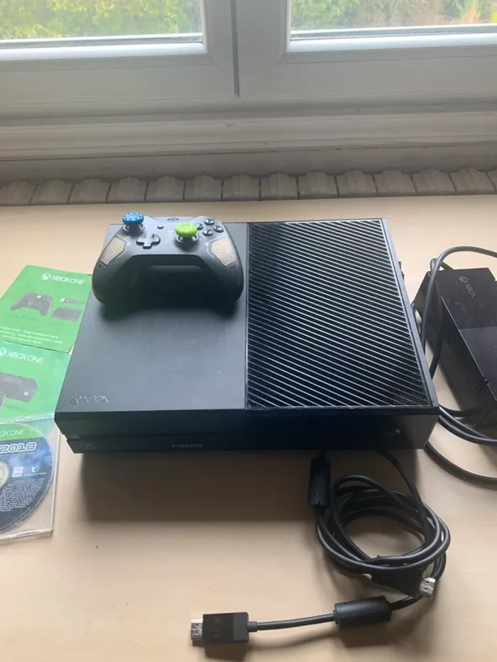 Xbox one noir / jeu FI 2018 / manette édition collector spécial patrol tech